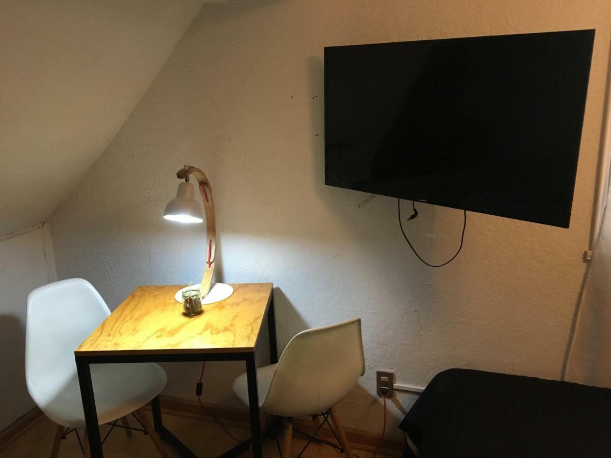 Salvador Hostal & Cafe Сантьяго Экстерьер фото